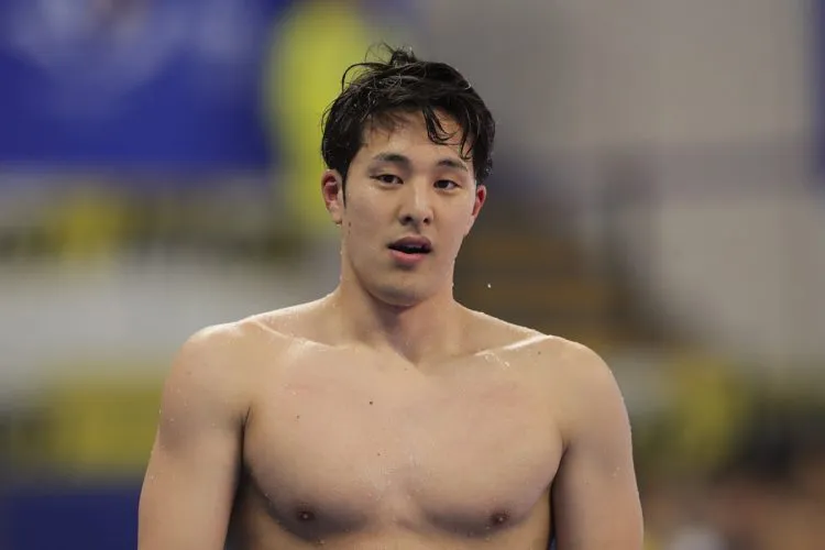 【注目】ドロ沼騒動再び…瀬戸大也の不倫相手が顔出し&赤裸々本出版！